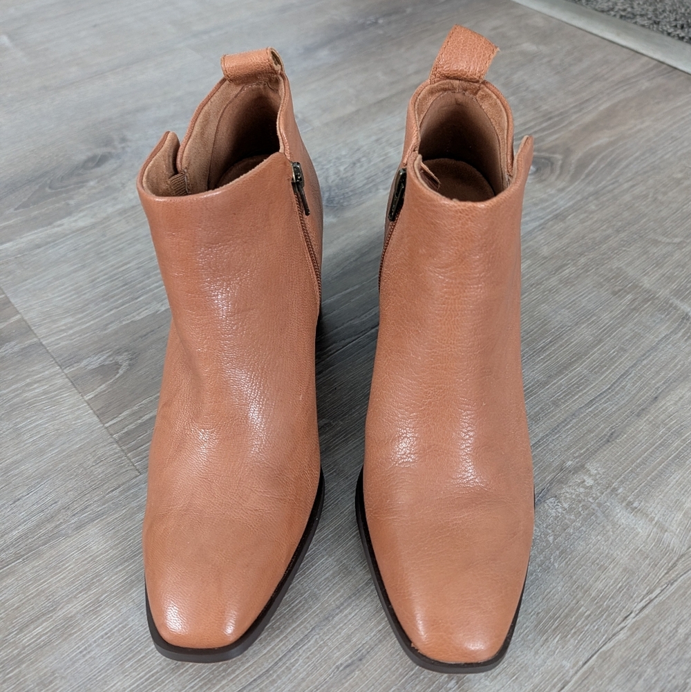 Vionic Lyssa Leather Ankle Boots